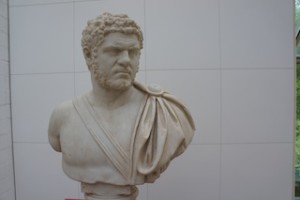 Diesem Römer ist nicht die Suppe angebrannt, er sieht immer so mißmutig aus: Kaiser Caracalla. Foto (c) kinderoutdoor.de