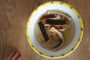 Pfannkuchensuppe: Kinderleicht zu kochen und schmeckt richtig gut! Foto (c) kinderoutdoor.de