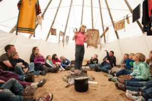 Indianerstarke Osterferien versprechen die Jugendherbergen mit speziellen Angeboten für Familien.  Foto(c) deutsches Jugendherbergswerk