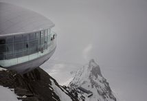 Das höchste Cafe Österreichs über dem Pitztaler Gletscher. Ihr gondelt natürlich rauf. Foto ©Tirol Werbung