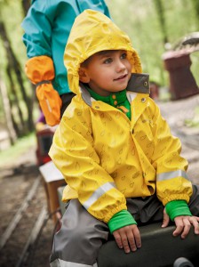 Regen? Kein Problem! Didriksons aus Schweden zieht die Kinder wasserdicht an.  Foto (c) didriksons