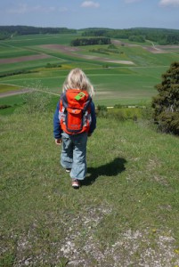 Auf zu neuen Abenteuern: Mit dem Kids Explorer von Jack Wolfskin macht den Kindern das Wandern Spaß. foto (c) kinderoutdoor.de