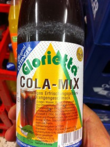 Sieht aus wie Cola Mix, könnte aber ein wenig mehr Geschmack vertragen: Glorietta Cola Mix von der Brauerei Oettinger.  Foto (c) kinderoutdoor.de