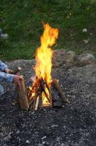 Zwei große G´s brauchen alle die am offenen Feuer kochen: Geduld und eine gute Glut. Foto (c) kinderoutdoor.de