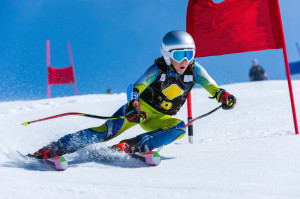 Sind die Ski vom Kind lange genug? Diese und andere Fragen solltet Ihr Euch vor Beginn der Ski-Saison stellen.  Foto (c)Bild: © istock.com/technotr