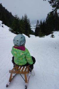 Winterurlaub mit Kindern im Bayerischen Wald: Schneeschuhlaufen, Schlittenfahren und Wandern.  Foto (c) kinderoutdoor.de