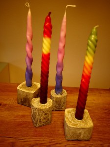 Kerzenständer aus Kreativbeton sind ein Hingucker. foto (c) kinderoutdoor.de