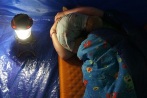 Kinder solltet Ihr entsprechend der Außentemperatur nachts im Schlafsack anziehen.  foto (c) kinderoutdoor.de