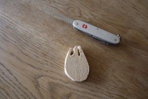 Werken mit dem Taschenmesser: Hier hat die Säge ganze Arbeit geleistet. Foto (c) kinderoutdoor.de