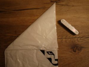 Eine klassischen Drachen basteln: Zuerst mal Origami für Anfänger. foto (c) kinderoutdoor.de