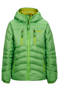 Marmot Daunenjacke; Grünes Wunder! Das Boy’s Hangtime Jacket wiegt weniger als 500 Gramm und ist mit einer 700er Daune gefüllt.  foto (c) marmot