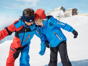Reima Winterjacken für Kinder: Gut eingepackt macht der Tag auf der Skipiste den Kindern Spaß. foto (c) kinderoutdoor.de