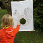Schnitzeljagd im Herbstwald