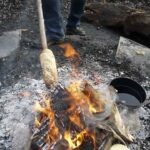 Kinder am Lagerfeuer