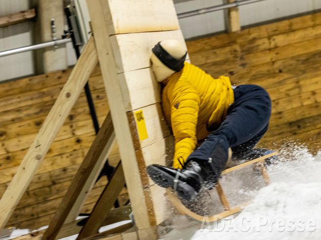 Kinder fahren Schlitten: Skihelme reduzieren Unfallrisiko – Kinderoutdoor
