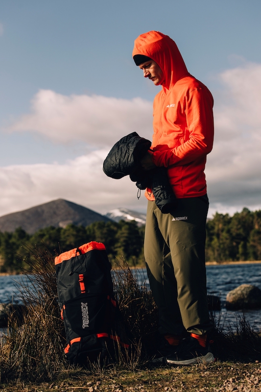 adidas Terrex: Stylische und innovative Outdoor Xperior Primaloft Loose Fill Hooded Jacke