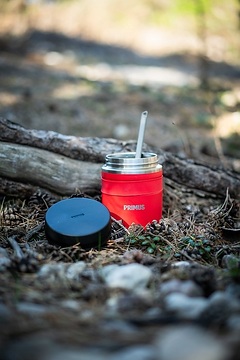 Flinta Lunch Jugs von Primus: Warme Mahlzeiten unterwegs