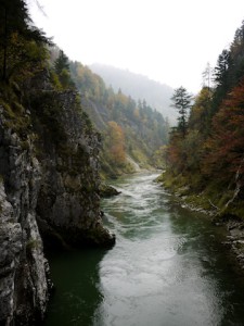 Ein Blick ins wilde Tal der Tiroler Ache.  Foto (c) kinderoutdoor.de